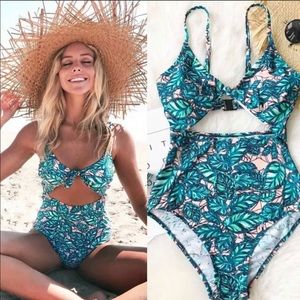 NWT Women’s Cut Out One Piece Swimsuit Size L